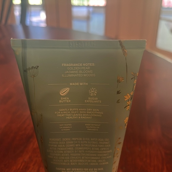 NWT chasing fireflies Bath and body Works body scrub - Picture 2 of 5